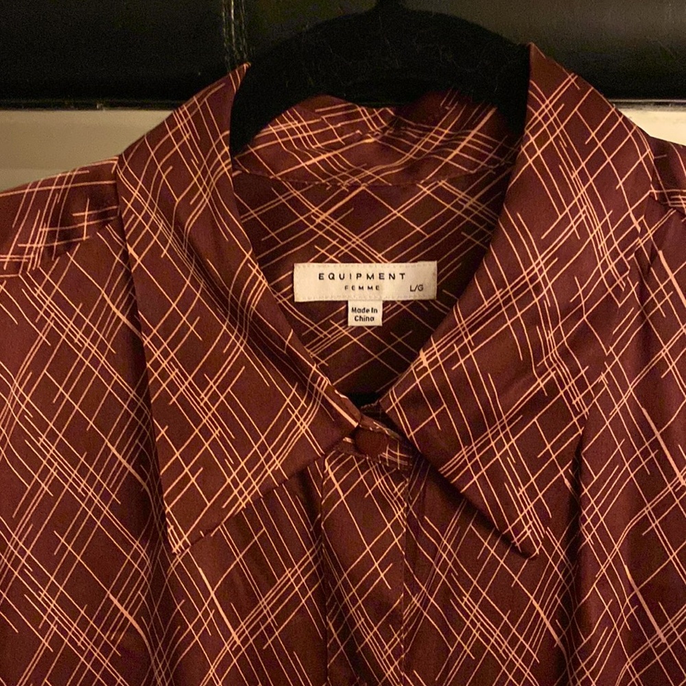 NWOT Equipment silk hatch cross signature blouse in wine - Picture 3 of 5